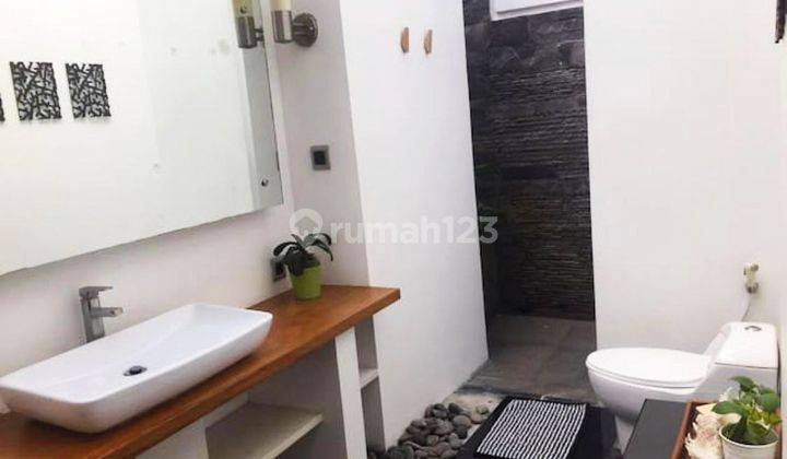 Rumah 3 Lantai SHM Furnished di Sayap Dago 11