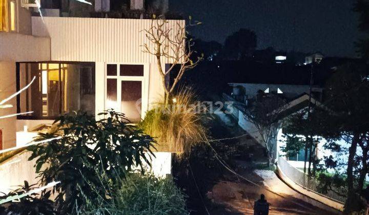 Rumah 3 Lantai SHM Furnished di Sayap Dago 21