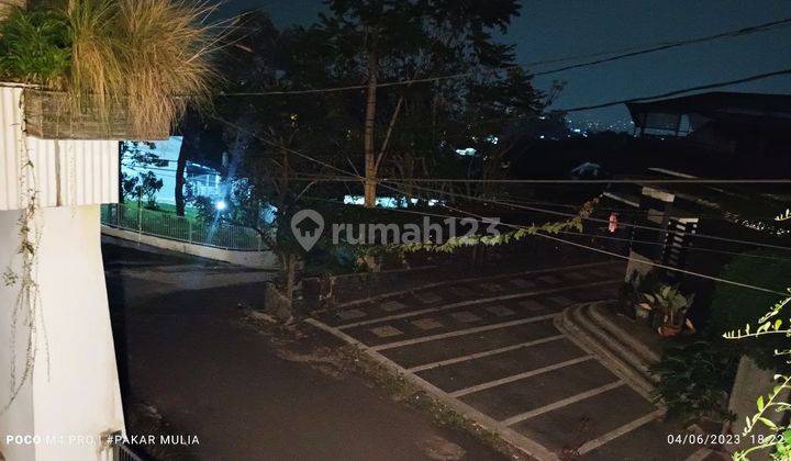 Rumah 3 Lantai SHM Furnished di Sayap Dago 24