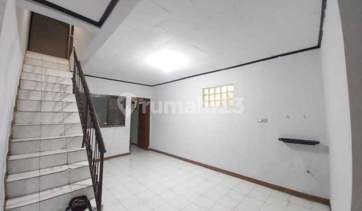 Rumah Lama Nyaman Dalam Komplek Turangga Bandung