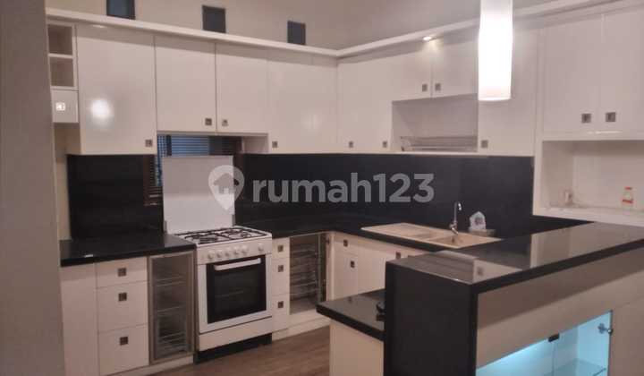 Rumah Bagus 2 Lantai Siap Huni di Batununggal 2