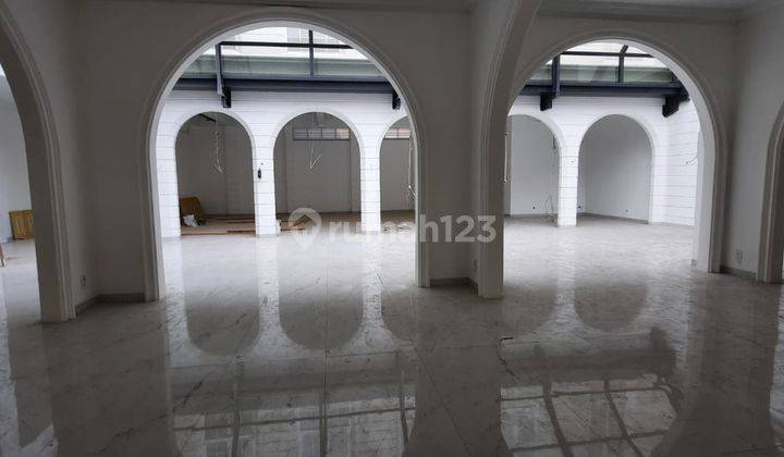 Rumah Mewah Tiga Lantai Mainroad Di Pasirkaliki Bandung 2