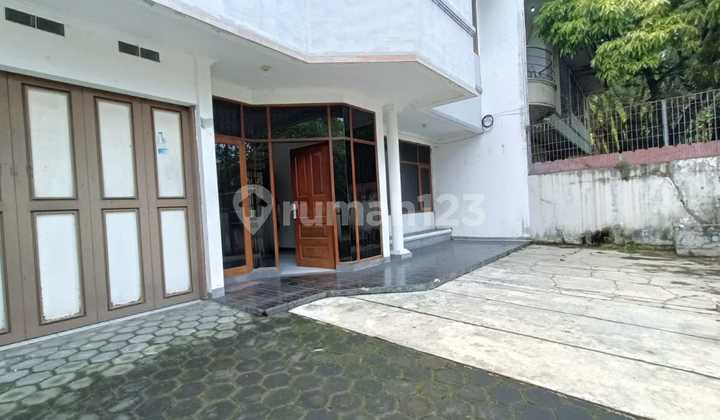 Ready-to-Live House Can Be Used for Office in Kembar Mas Bandung 2