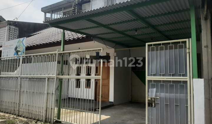 Ready-to-Occupy House with One Car Access in Moh Ramdan Area, Bandung Ready-to-Occupy House with One Car Access in Moh Ramdan Area, Bandung