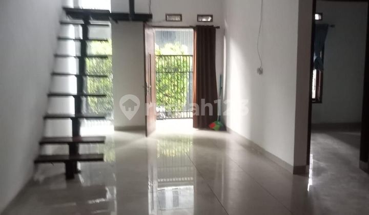 Rumah 2 Lantai di Komplek Buah Batu Bandung