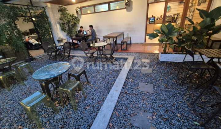 Strategic House Suitable for Business on Mainroad Buah Batu Bandung