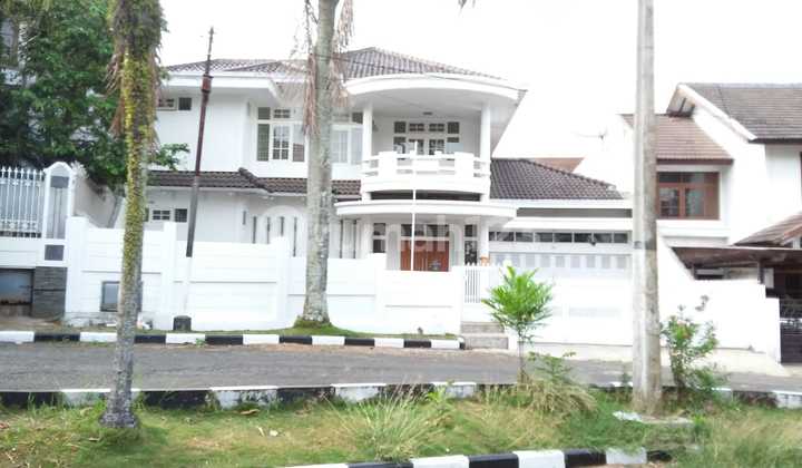 Rumah Cantik Strategis Siap Huni di Sayap Setrasari Pasteur