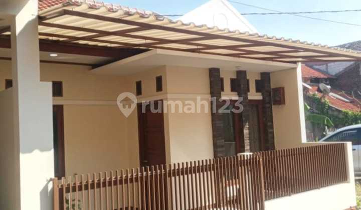 Rumah Mungil Siap Pakai Area Jalan Logam Buah Batu Bandung