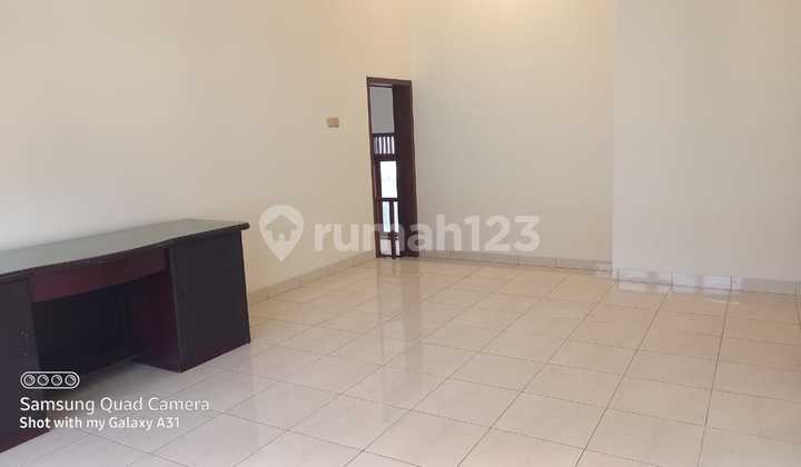 Clean, Spacious, Ready-to-Live-in House in Setrasari, Pasteur Wing, Bandung 2