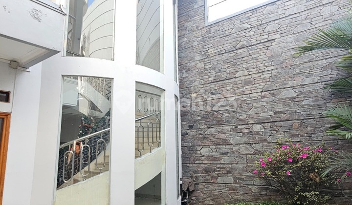 Ready-to-Occupy House in Singgasana Mekar Wangi Complex, Bandung