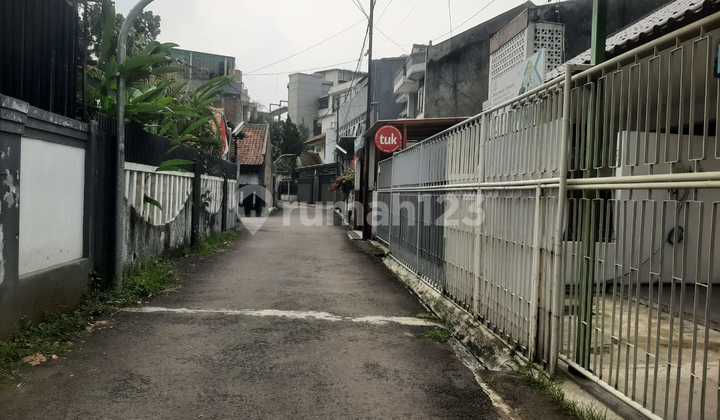 Ready-to-Occupy House with One Car Access in Moh Ramdan Area, Bandung Ready-to-Occupy House with One Car Access in Moh Ramdan Area, Bandung