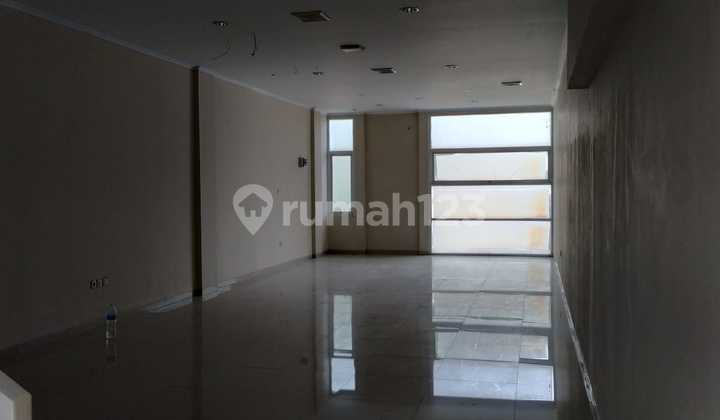 Ruko 3 Lantai Siap Pakai Strategis Jalan Utama di Holis 1