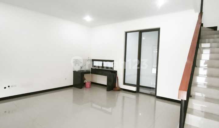Two-Story Ready-to-Occupy House in Taman Kopo Indah TKI 5 Bandung Two-Story Ready-to-Occupy House in Taman Kopo Indah TKI 5 Bandung