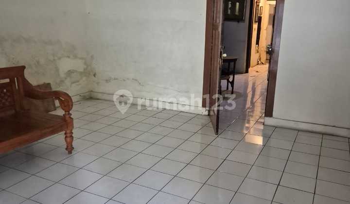 Strategic House Needs Renovation on Main Road Dago, North Bandung 2