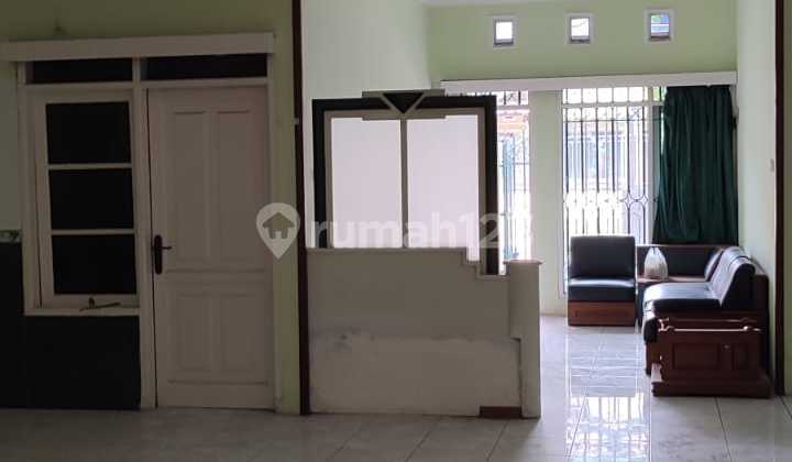 Nice Comfortable Ready-to-Live-in House in Taman Kopo Indah 2 Nice Comfortable Ready-to-Live-in House in Taman Kopo Indah 2
