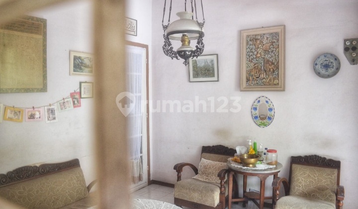 Spacious Land House in a Strategic Location on Riau Street Main Road, Bandung 2