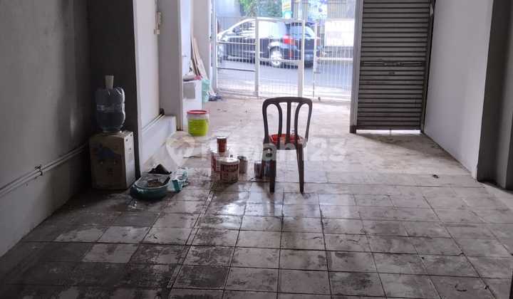 Strategic 1-Story Shop House on Main Road, Close to Pasar Atas Cimahi