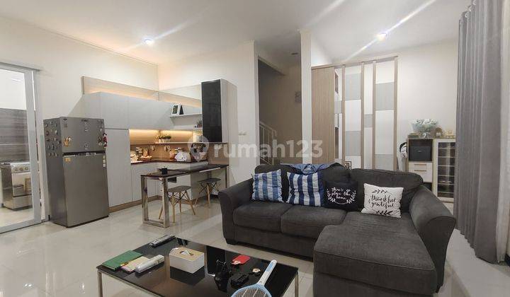 Rumah Cantik Modern Minimalis di Taman Kopo Indah Tki 5 1