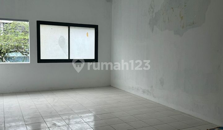 Ready-to-Use Strategic Shop House in Peta Street, Bandung Office Area 2