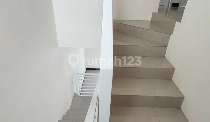 Rumah Minimalis 2lt di Taman Kopo Indah 5 Sherwood 2