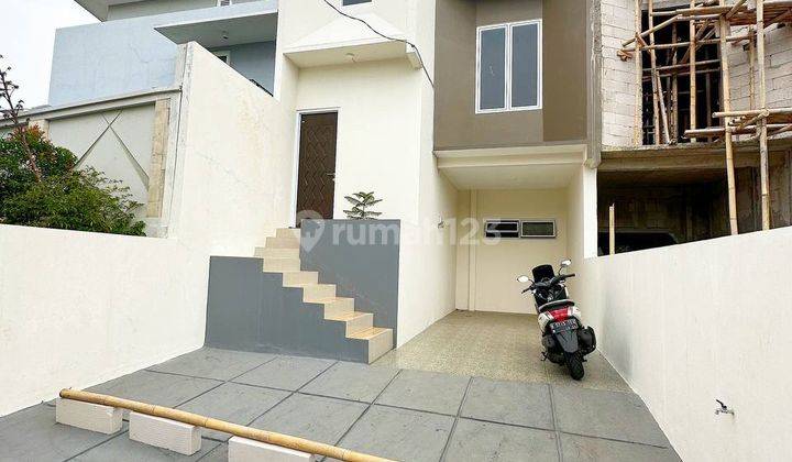 Rumah 3 Lantai Rooftop Dan Taman Belakang di Dekat Taman Kota Cilangkap Jakarta Timur 1