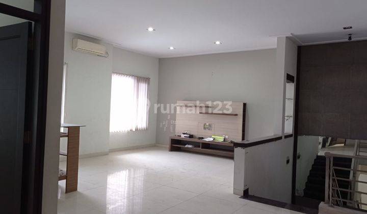 Jual rumah hoki di Singgasana Pradana 1