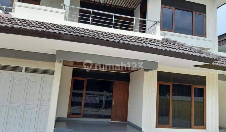 Jual rumah bagus di Jl Cipaku, Bandung 1