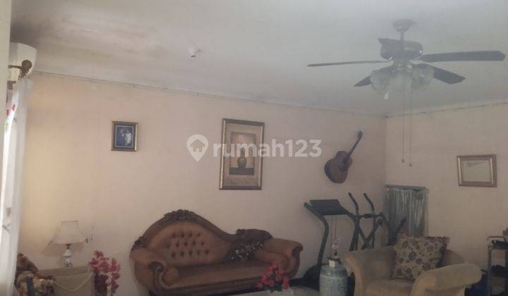 RUMAH DALAM KOMPLEKS  DI BUARAN 4