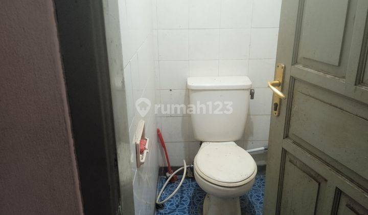 RUMAH DALAM KOMPLEKS  DI BUARAN 6