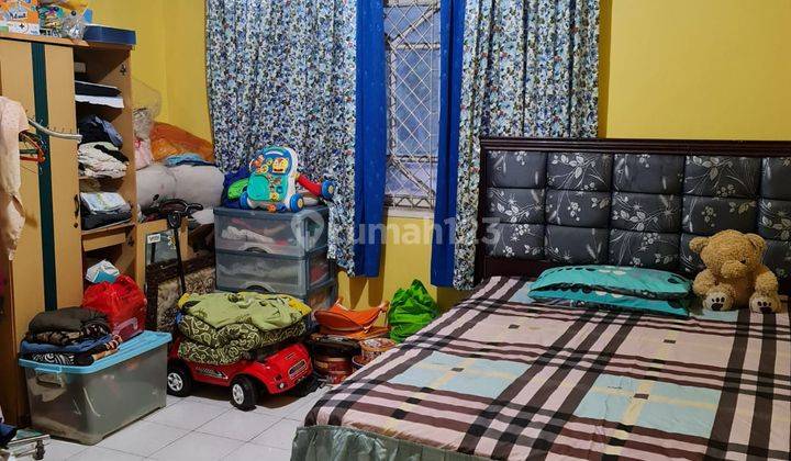 RUMAH DALAM KOMPLEKS  DI BUARAN 8