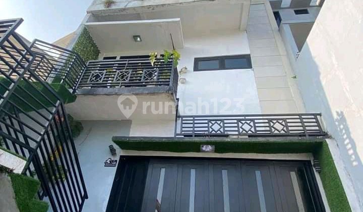 Rumah Bagus 3 Lantai Minimalis Cigadung 1