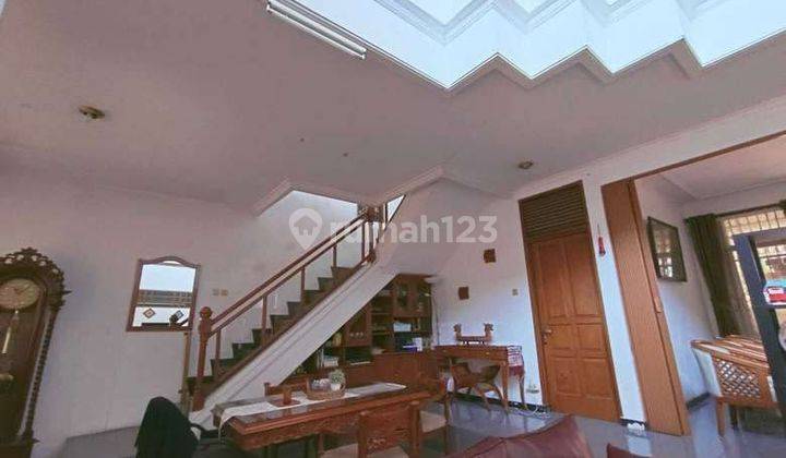 Rumah 2 Lantai Bagus di Tubagus Ismail, Bandung 2