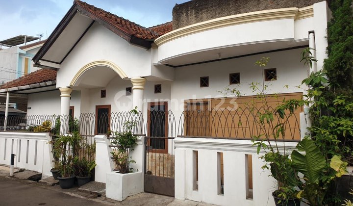 Rumah Hook Dekat Kiara Artha Siap Huni  