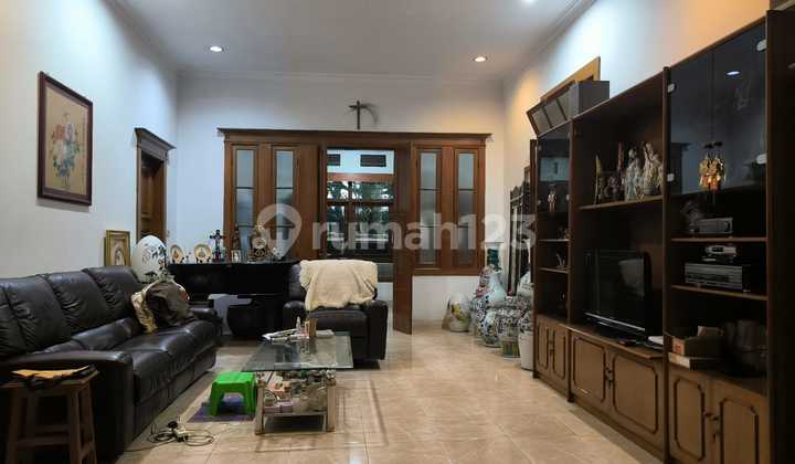 Well-maintained Dutch house in an exclusive Riau wing location, rarely available. 2