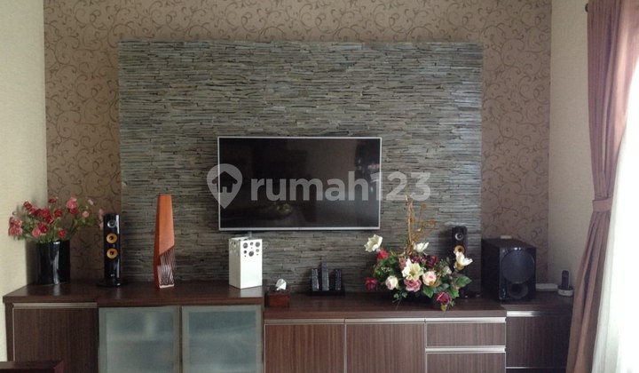 Rumah 2 Lantai Ada Kolam Renang Full Furnish Di cisaranten arcamanik