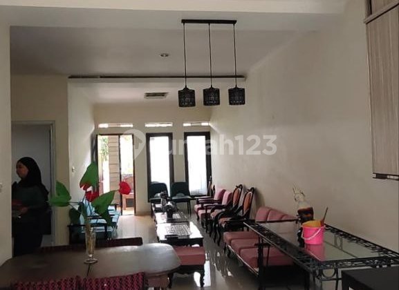 Ready-to-occupy house in the Antapani complex 2