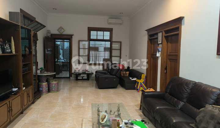 Well-maintained Dutch house in an exclusive Riau wing location, rarely available.