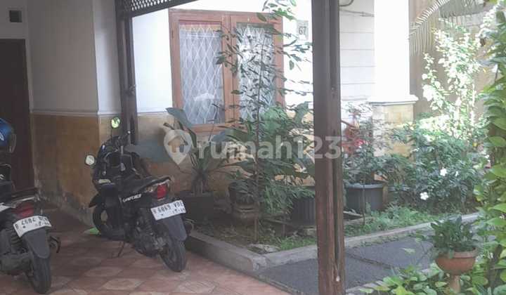 For Sale House Near Kebayoran Lama Station in Cidodol, South Jakarta 1