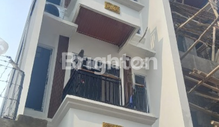 RUMAH 3 LANTAI SIAP HUNI LOKASI STRATEGIS DI DURI KEPA JAKARTA BARAT