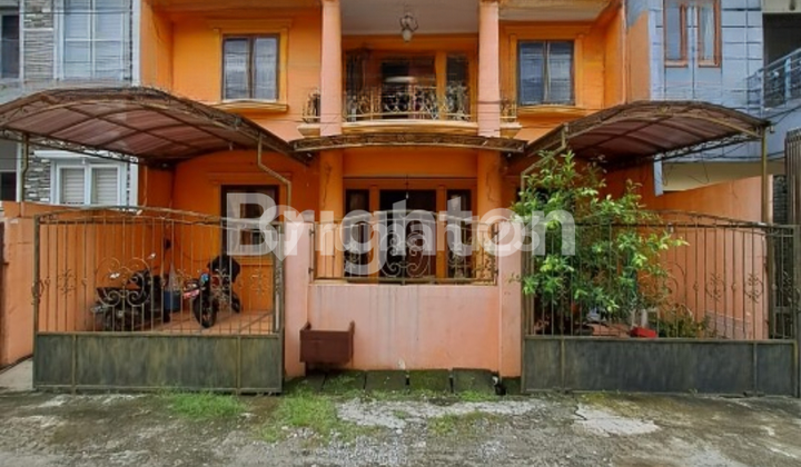 RUMAH SIAP HUNI 2 LANTAI BANGUNAN TERAWAT DI KELAPA GADING JAKARTA UTARA