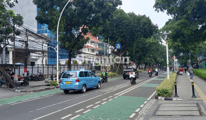 GEDUNG 6 LANTAI LOKASI STRATEGIS DI MENTENG JAKARTA PUSAT 2