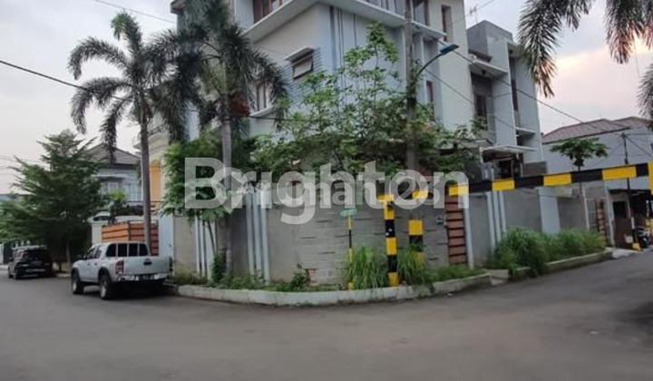 RUMAH HOOK SIAP HUNI DI KELAPA GADING JAKARTA UTARA 