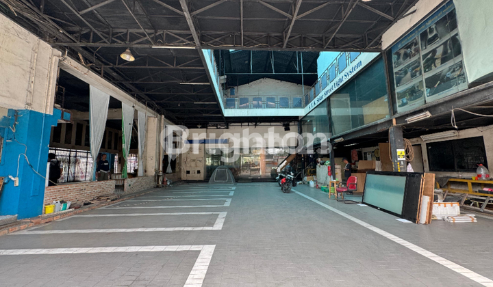 GEDUNG KANTOR KOMERSIL DI JAKARTA PUSAT