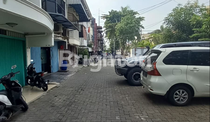 RUKO GREENVILLE JAKARTA BARAT 4 LANTAI LOKASI STRATEGIS DEKAT BANK MANDIRI