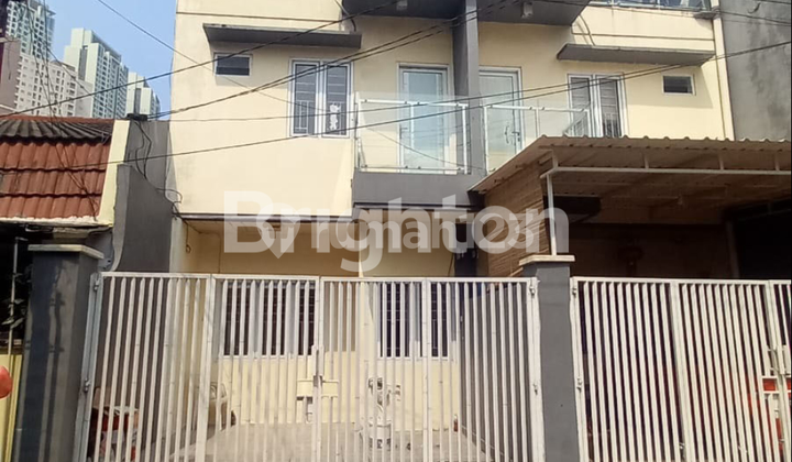 RUMAH TANJUNG DUREN JAKARTA BARAT SIAP HUNI 2,5 LANTAI