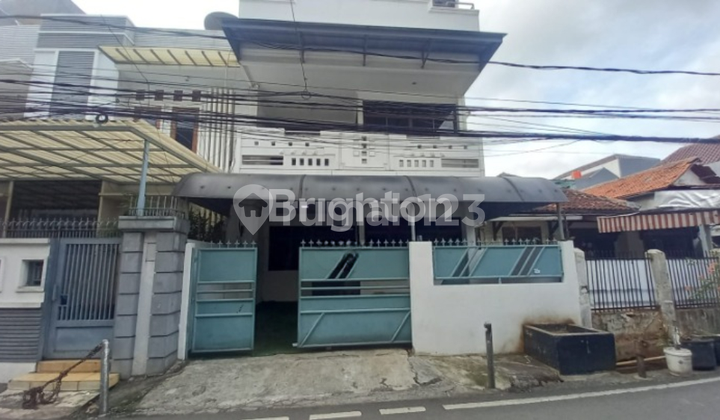 RUMAH 2.5 LANTAI DI KEBON KACANG JAKARTA PUSAT DEKAT PASAR TANAH ABANG RUMAH 2.5 LANTAI DI KEBON KACANG JAKARTA PUSAT DEKAT PASAR TANAH ABANG