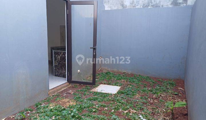 Dijual Rumah 2 Lantai Strategis Bebas Banjir 2