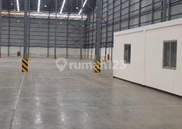 Gudang Strategis dekat Akses Tol JORR E