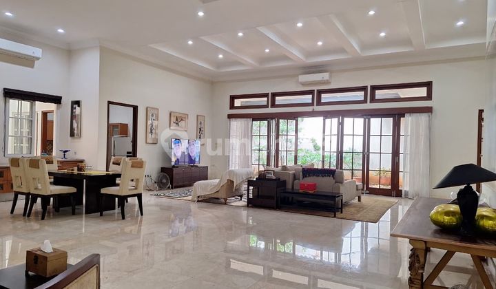 Rumah Cikini Dekat Taman Ismail Marzuki