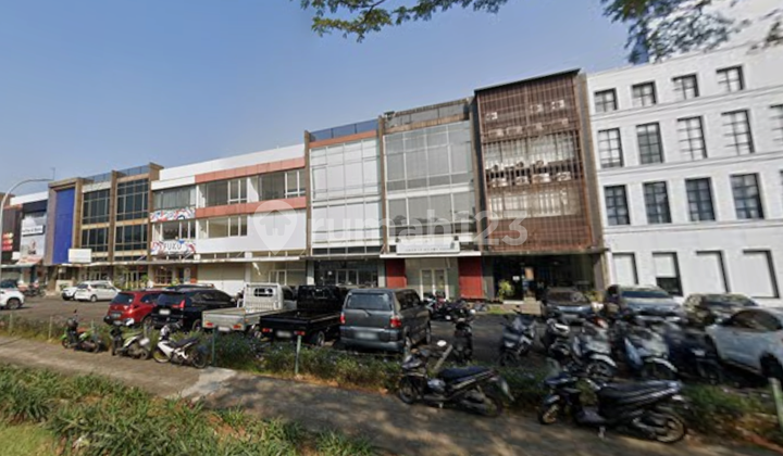 Ruko Hadap jalan di Alam Sutera